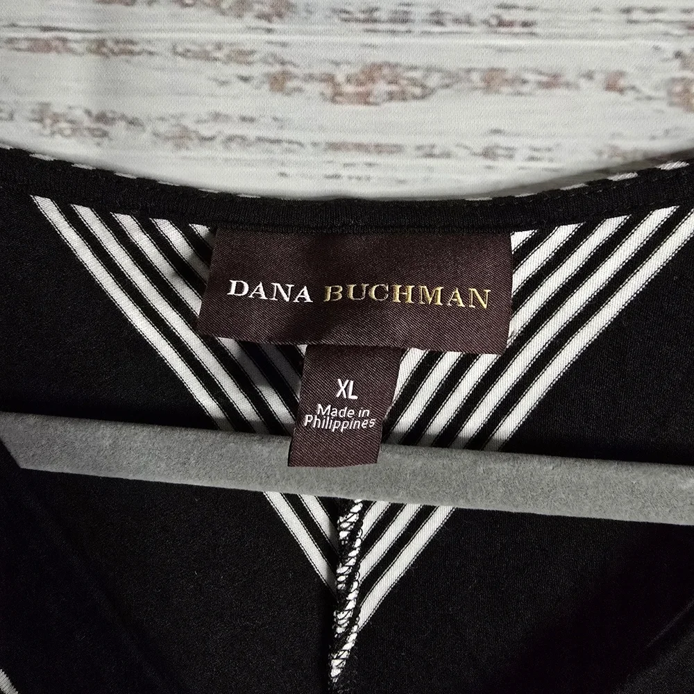 Dana Buchman Black and White Chevron V-Neck Top Women Size XL - Picture 2 of 4